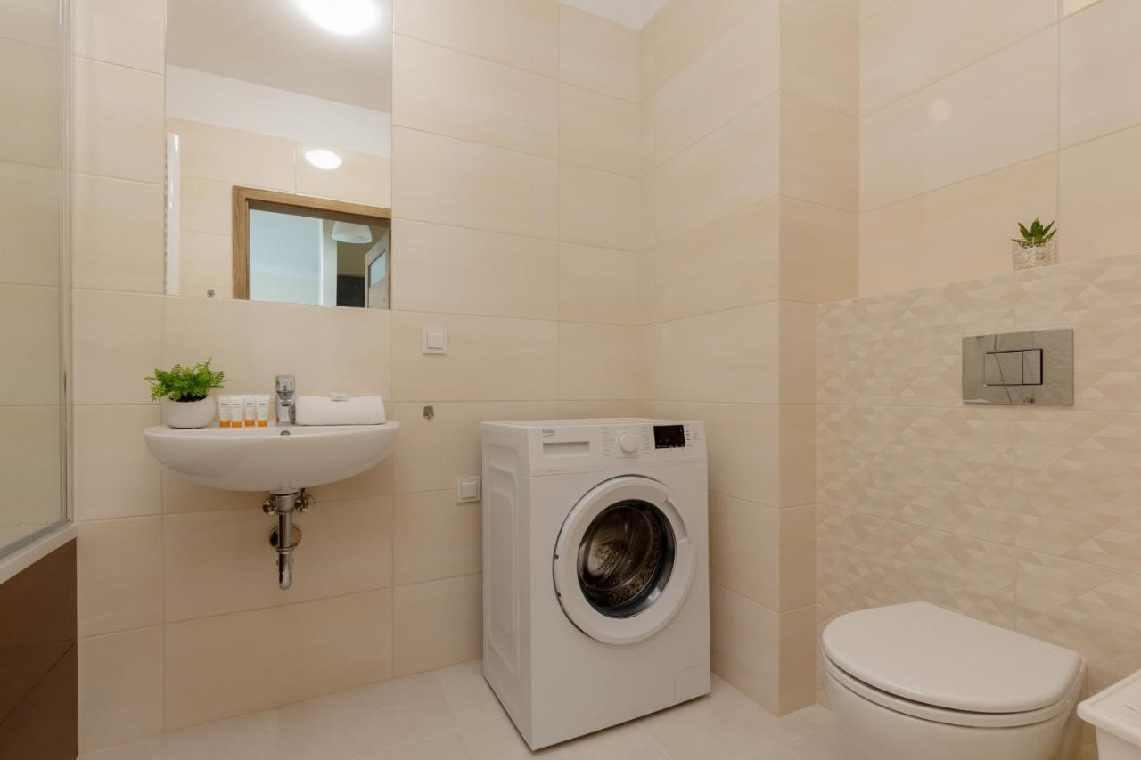 Appartement Cosy Bialej Floty With Parking By Renters *